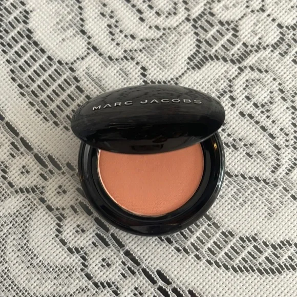 MARC JACOB MELO!N O!MEGA SHADOW USED ONLY ONCE - Picture 1 of 5